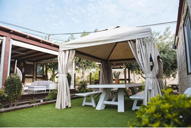 ספא בגורן - בקתה בספא - החצר והבריכה