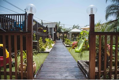 ספא בגורן - בקתה בספא - החצר והבריכה