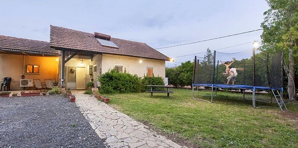 אביב בגליל חצר וסביבה (5).jpg