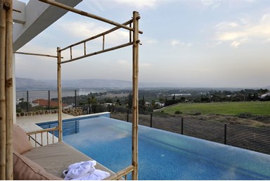 טל בכנרת סוויטות יוקרה - הבריכה והנוף