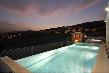 טל בכנרת סוויטות יוקרה - הבריכה והנוף