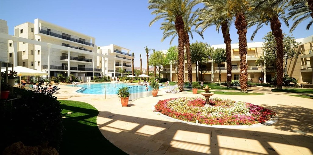 רויאל פארק אקסקלוסיב אילת החצר והמתחם (7).jpg