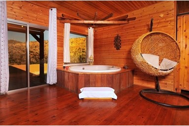 נוף לים - בקתות העץ