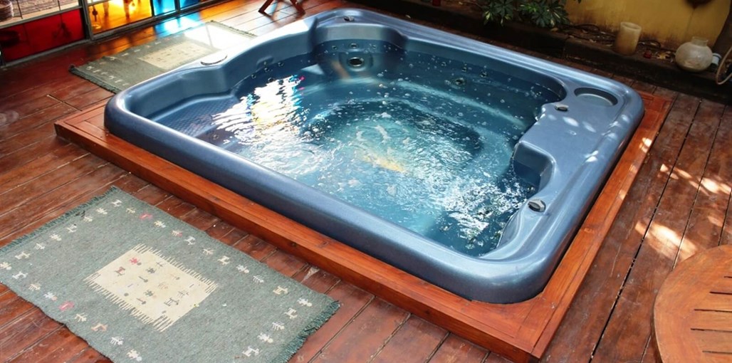 צימר דרנא ספא החצר והג'קוזי (3).JPG