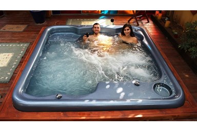 צימר דרנא ספא - החצר והג'קוזי