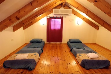 בקתות תמוז - הבקתות