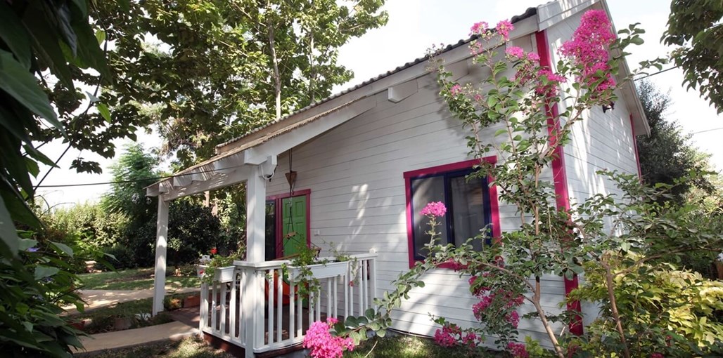 בקתות תמוז חצר וסביבה (13).jpg