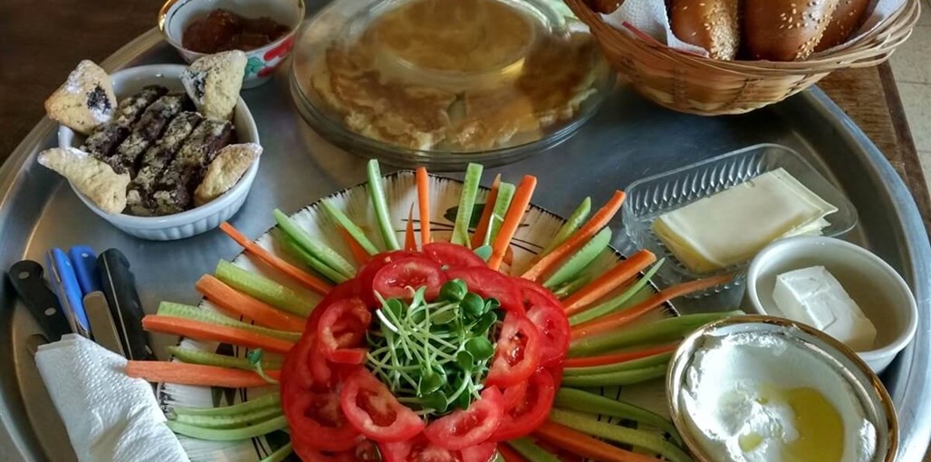 שבט אחים ארוחת בוקר.jpg