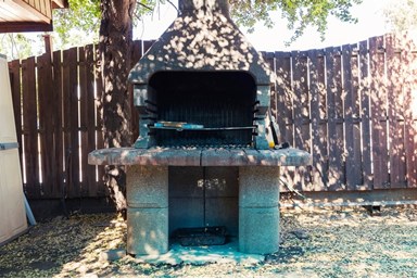 לבנדרין - החצר והסביבה 