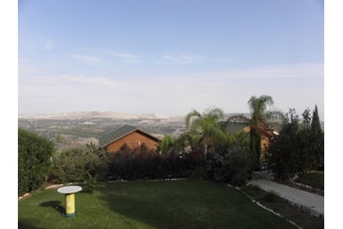 אל הנוף - החצר והסביבה