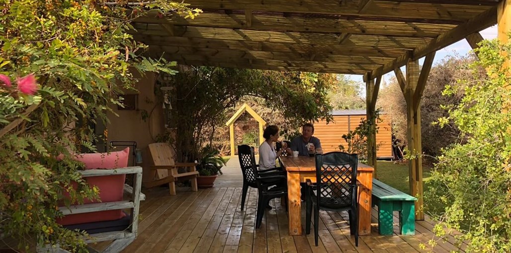 בית שלו בערבה חצר חדש (1).jpg