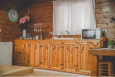 אתנחתא במושב - בקתת העץ