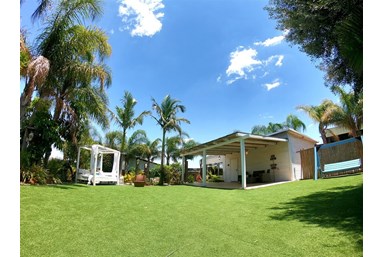 אתנחתא במושב - בחצר ובמתחם החיצוני