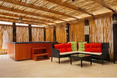 אתנחתא במושב - בחצר ובמתחם החיצוני