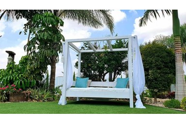 אתנחתא במושב - בחצר ובמתחם החיצוני