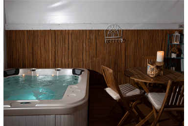 אתנחתא במושב - בקתת העץ