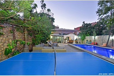 אחוזת יוסף - הבריכה והחצר