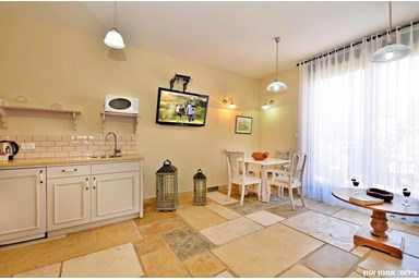 אחוזת יוסף - סוויטת אודם