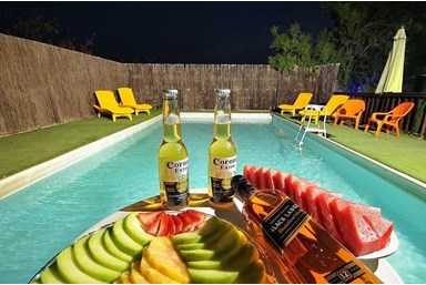 הראל בגליל - הבריכה והחצר