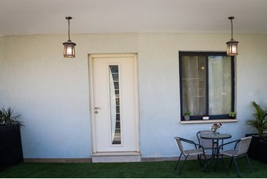 אחוזת אייל בגליל - הבריכה והחצר