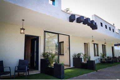 אחוזת אייל בגליל - הבריכה והחצר