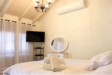 סוויטות מעיינות הגליל - החצר והבריכה