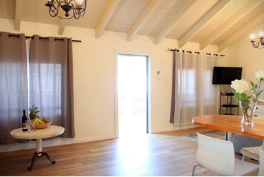 סוויטות מעיינות הגליל - החצר והבריכה