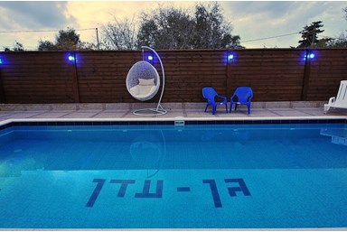 סוויטות גן עדן - החצר והבריכה