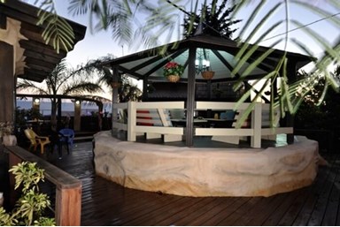 נוף לתבור - החצר, הבריכה והספא