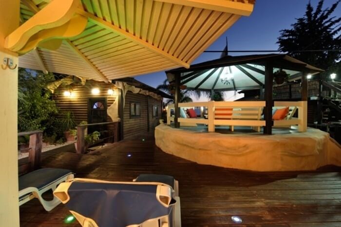 נוף לתבור חצר בריכה וספא (13).jpg