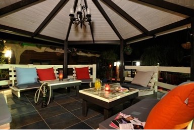 נוף לתבור - החצר, הבריכה והספא