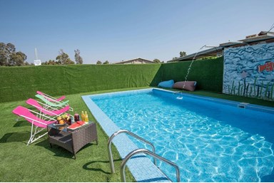 צימרי הגליל עלמה - החצר והבריכה