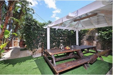 לינוי בגליל - החצר והבריכה