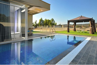 אלומות יוסף - המתחם והבריכות