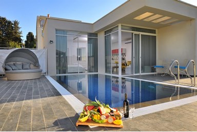 אלומות יוסף - המתחם והבריכות