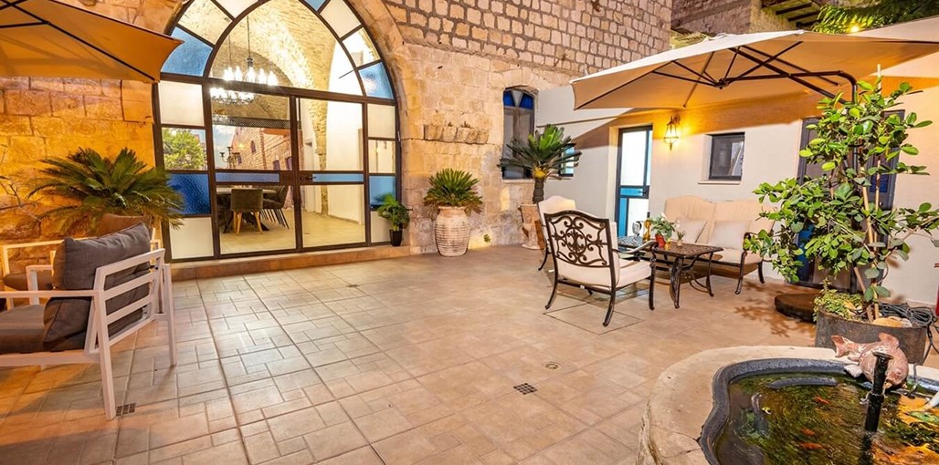 האחוזה בלב העתיקה חצר מתחם A (2).jpg