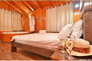 אביבים לאוהבים - הבקתות