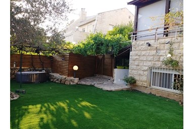 צימר פנינת רמות - החצר והנוף