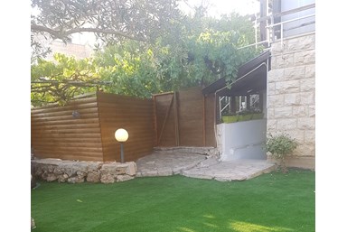 צימר פנינת רמות - החצר והנוף