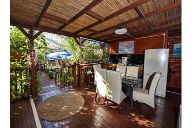 בלה דונה - חצר ובריכה