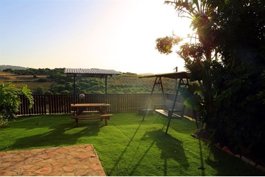 יחידות סגולה - החצר והבריכה