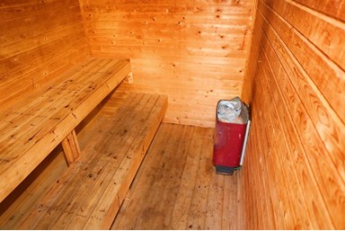 יחידות סגולה - החצר והבריכה