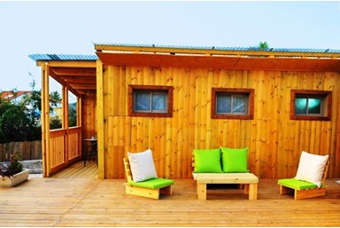 אחוזת יהודה - הבריכה והחצר