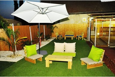 אחוזת יהודה - הבריכה והחצר