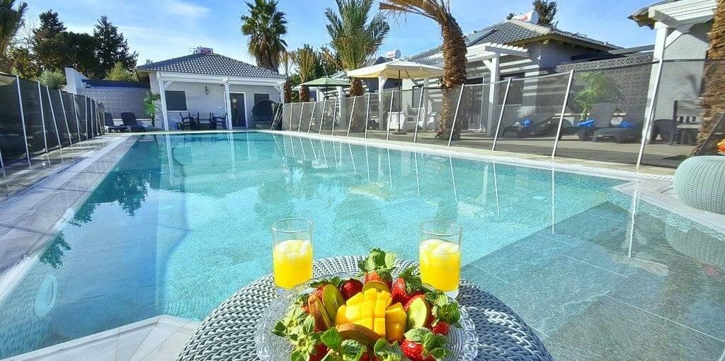 אחוזת שקד בריכה ערוך (1).jpeg