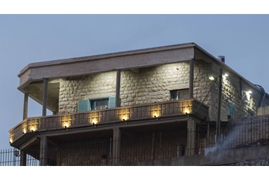 צימר לרגלי החרמון Old school - המרפסת והנוף