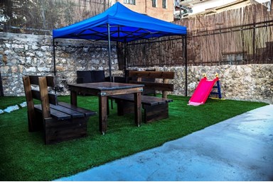 צימר לרגלי החרמון Old school - המרפסת והנוף