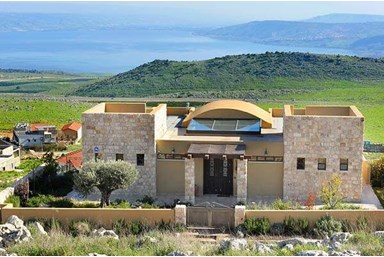 קאמי - סוויטות בוטיק - החצר והבריכה