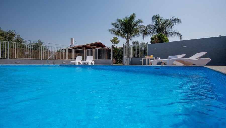 בקתות שוהם בריכה וחצר (5).jpg