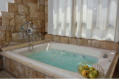 מול המצודה - הסוויטות